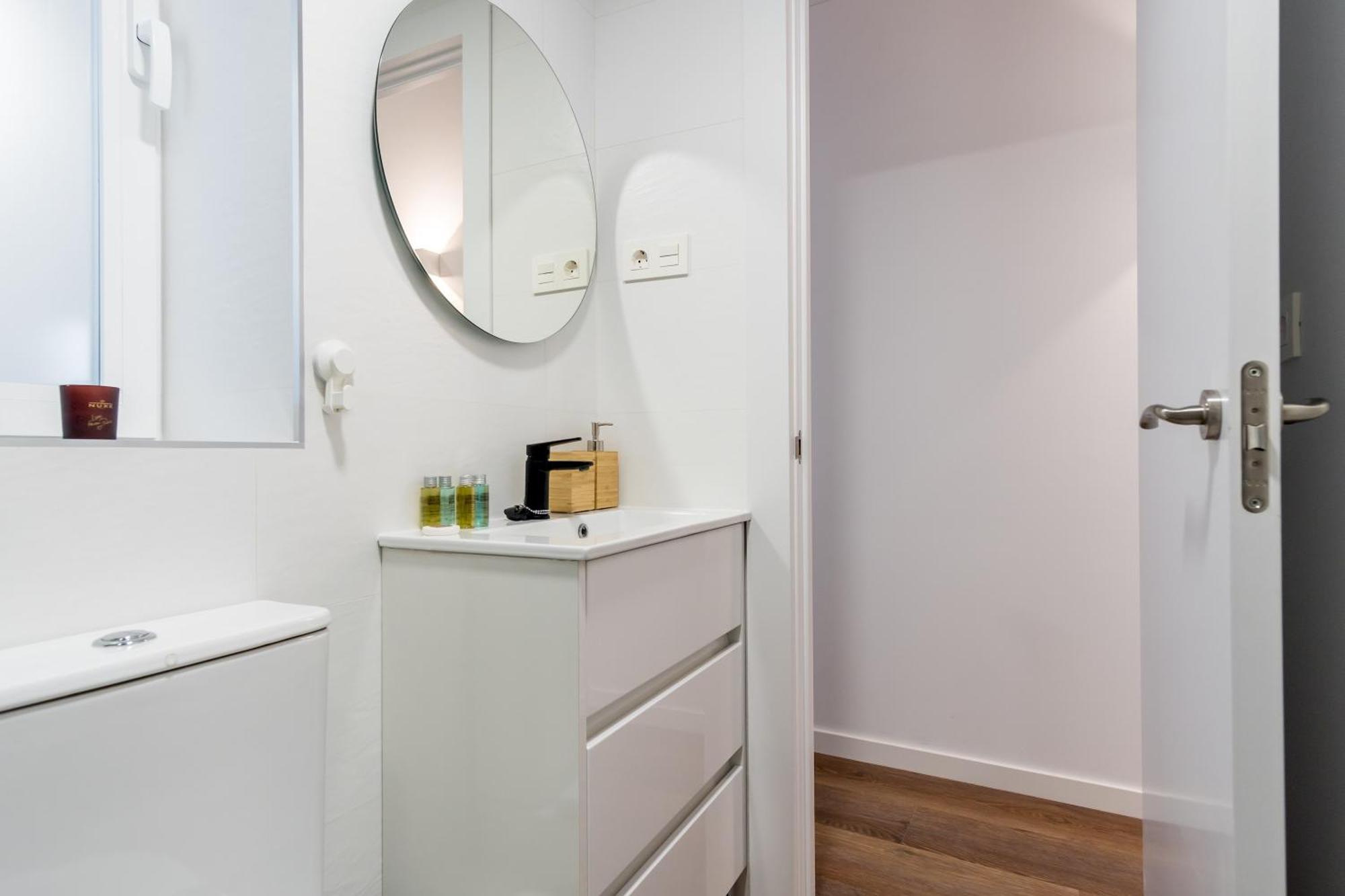 Modern And Cozy- 1 Bedroom 1 Bathroom -Lavapies مدريد المظهر الخارجي الصورة
